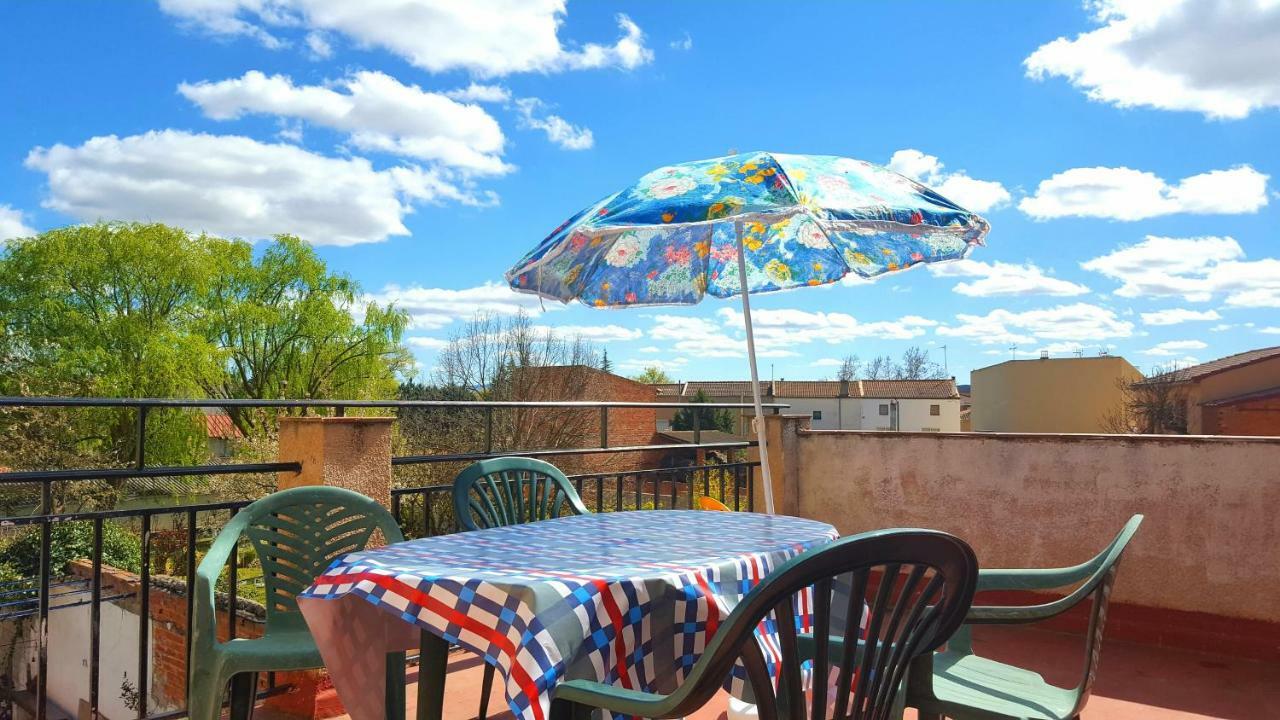 Casa Con Jardin A 5' De Aranda De Duero Ferienhaus *
